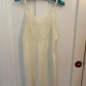 Vintage seamprufe ivory half slip with lace bodice.